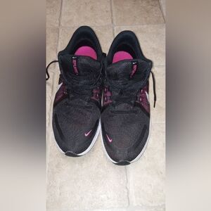 Nike Quest 4 Women's  Running Black,  White & Pink Sneakers Size: US 10.5